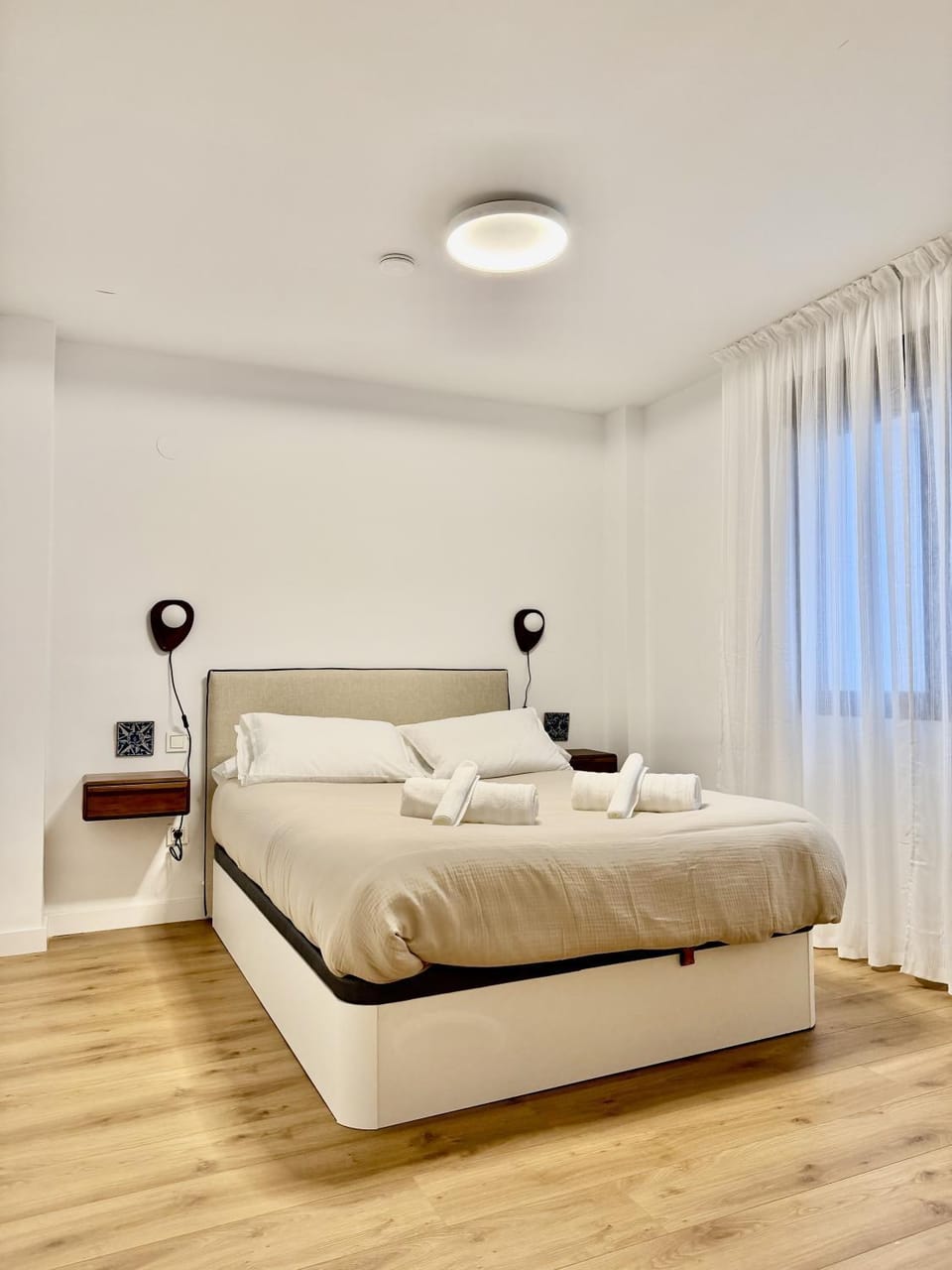 Bed, Photo of the whole room, Bedroom, cot
