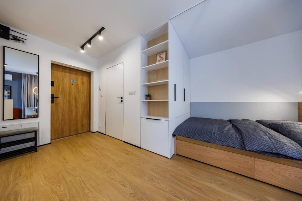 Bed, Bedroom, heating, room service, wardrobe