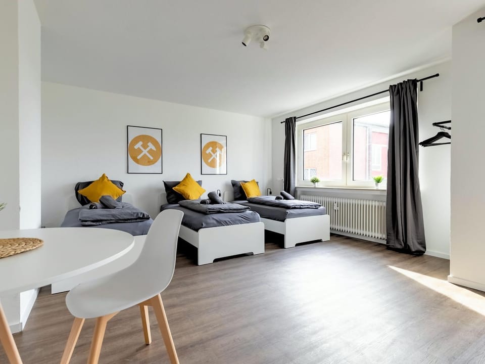 BudgetRoom 3 Betten Küche Bad Studio Apartment in Herne
