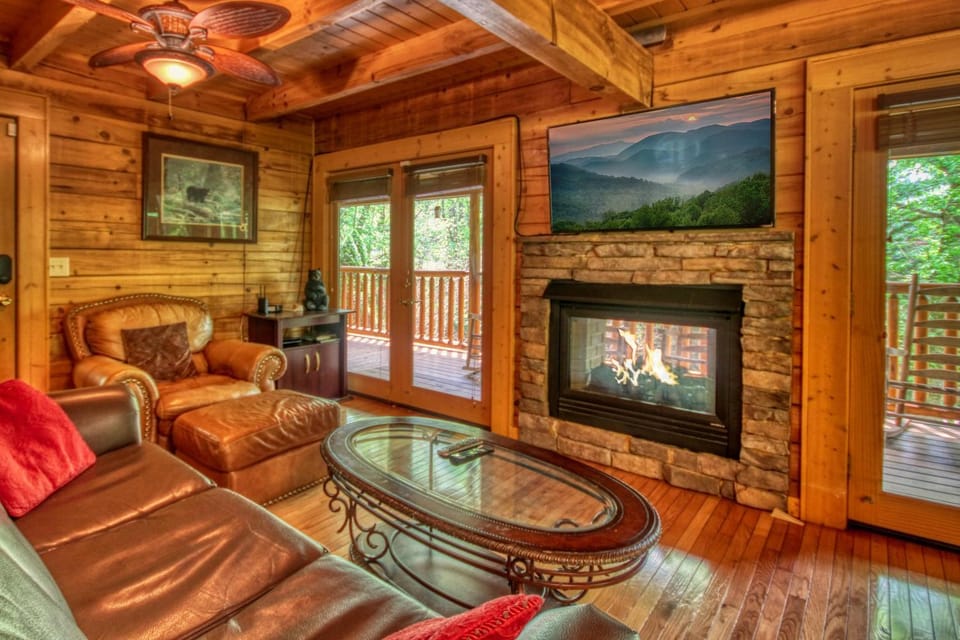 A Splash Country #2445 House in Pigeon Forge