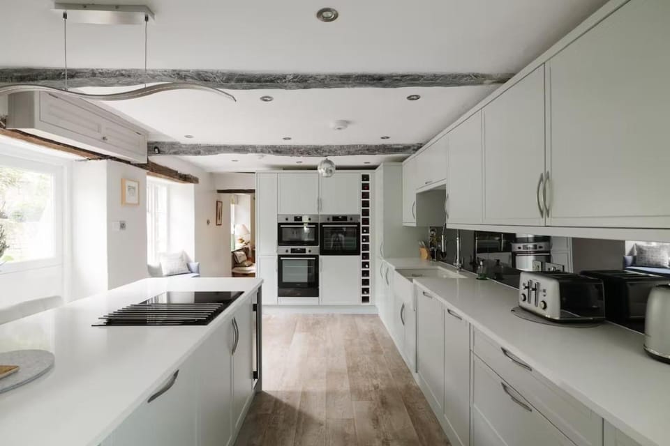 Luxury Townhouse in the Heart of Burford Sleeps 11 House in Burford Church Church Green