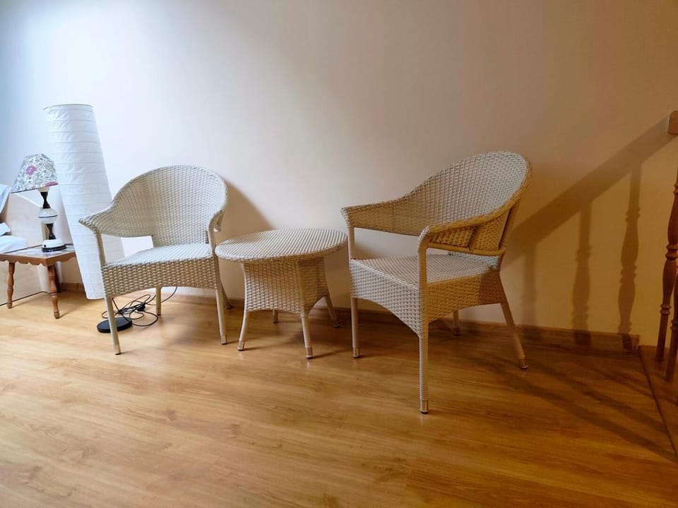 Seating area, Bedroom