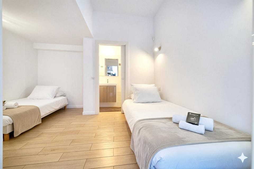 FRGK Spacious 100 sqm Loft with Terrace 2 Ensuite Apartment in Cannes