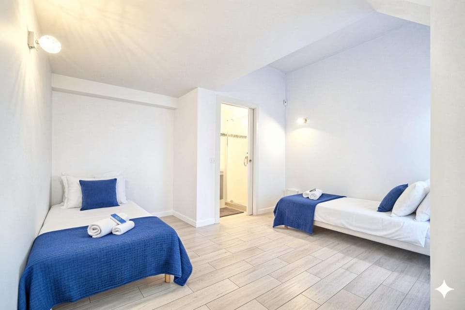 FRGK Spacious 100 sqm Loft with Terrace 2 Ensuite Apartment in Cannes