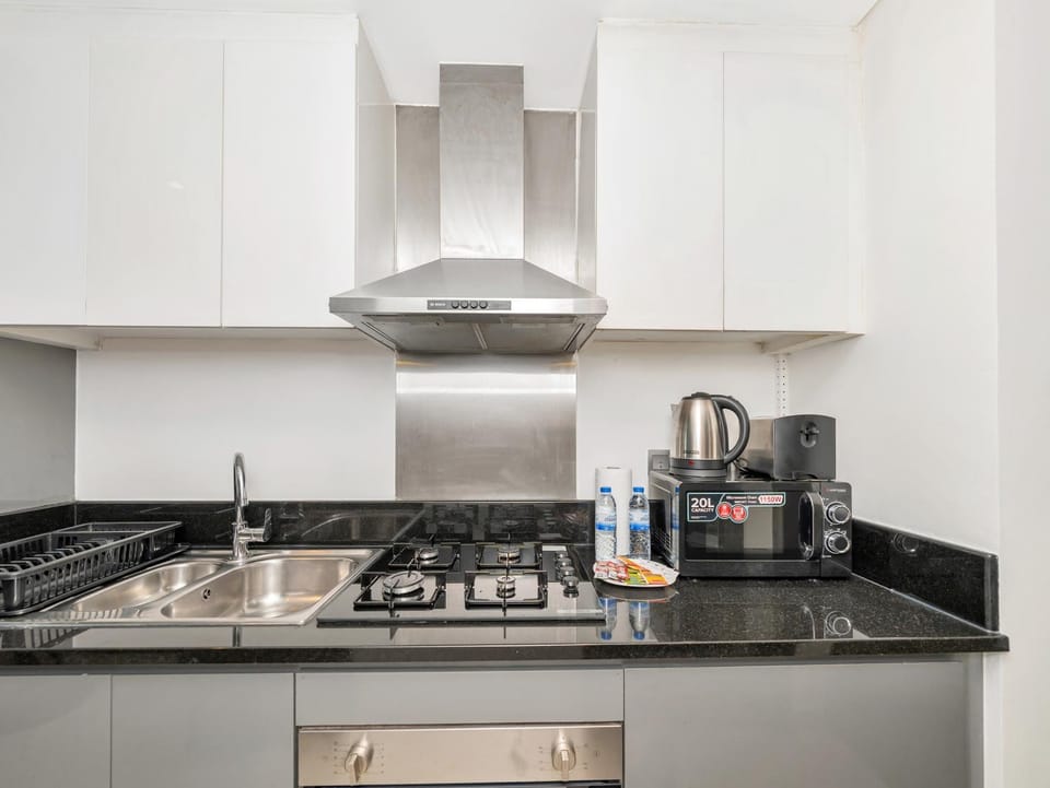 Coffee/tea facilities, Kitchen or kitchenette, stove, toaster