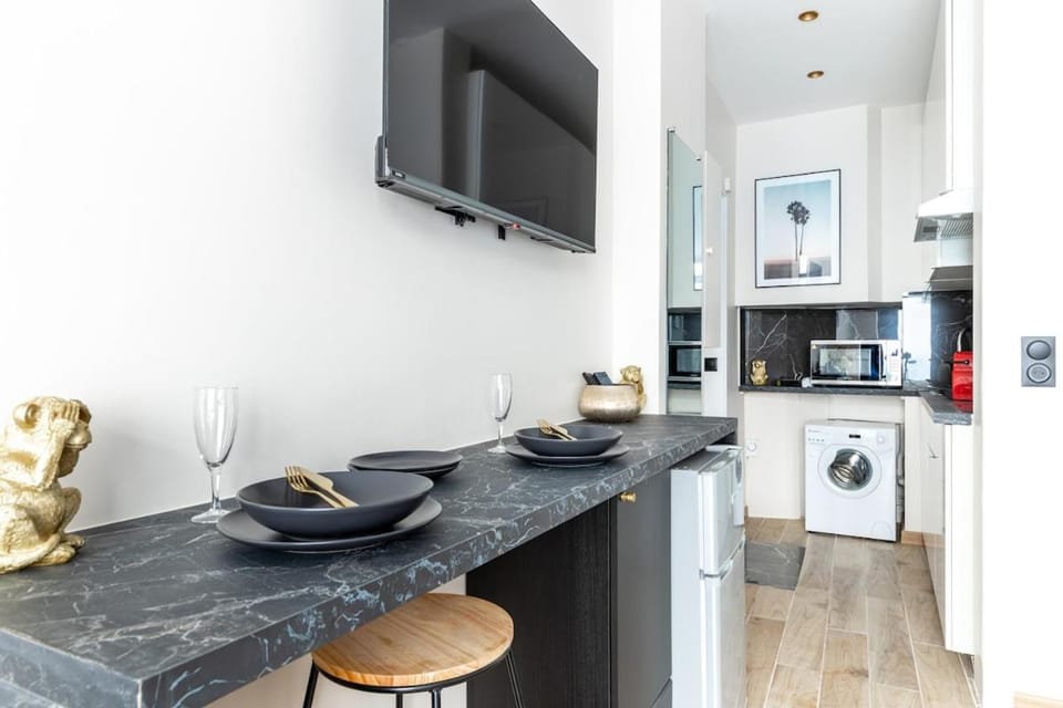 Chaudron La Fayette Canal St-Martin Cozy 4P Apartment in Paris