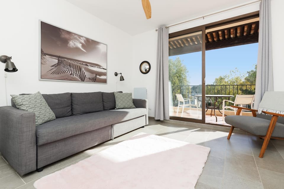 COSY COTTAGE - Studio vue mer et piscine domaines des Hauts de Vaugrenier Apartment in Villeneuve-Loubet