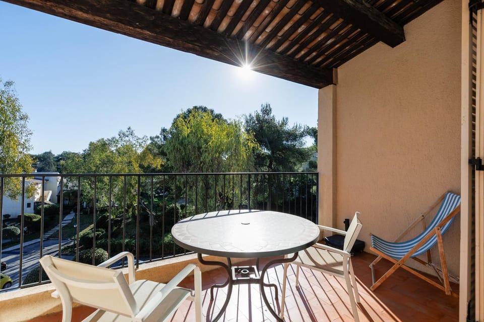 COSY COTTAGE - Studio vue mer et piscine domaines des Hauts de Vaugrenier Apartment in Villeneuve-Loubet