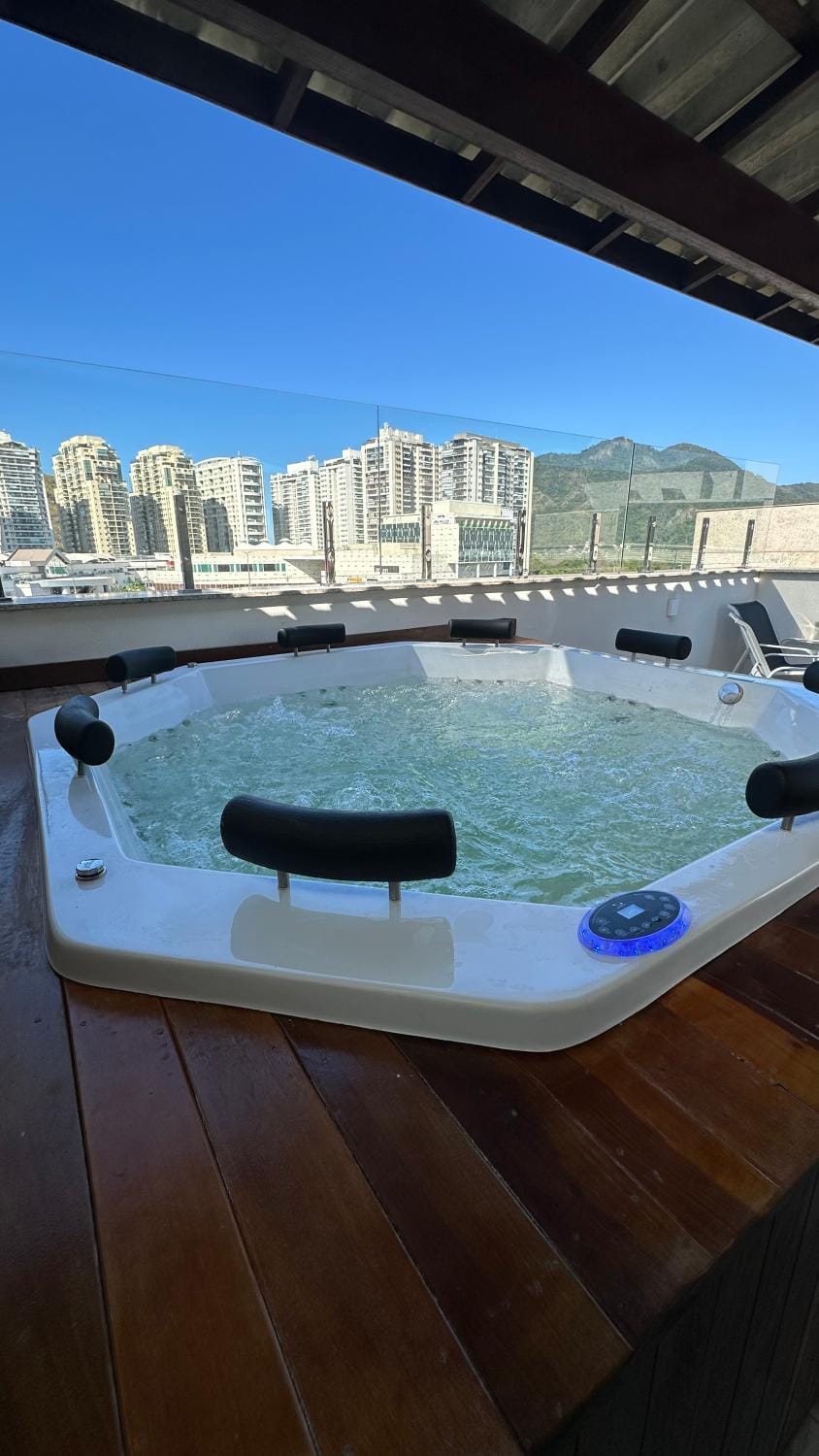 Cobertura Duplex com Hidro Privativa e Área Gourmet Completa em frente ao Recreio Shopping Apartment in Rio de Janeiro
