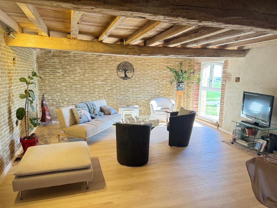 Communal lounge/ TV room, TV and multimedia, Living room