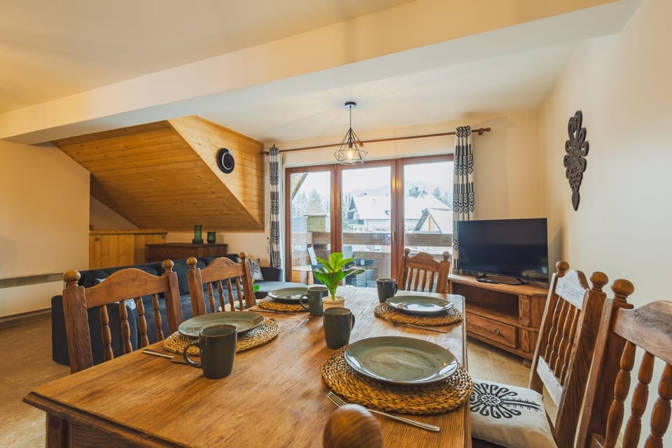 Communal lounge/ TV room, TV and multimedia, Kitchen or kitchenette, Living room, Seating area, Dining area, Evening entertainment