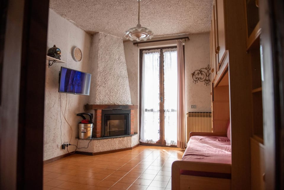 Living room, Seating area, fireplace