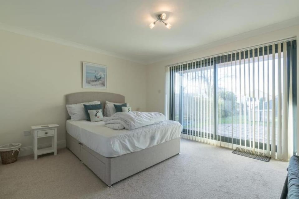 Luxury Sandbanks Home with Panoramic Sea Views House in Poole