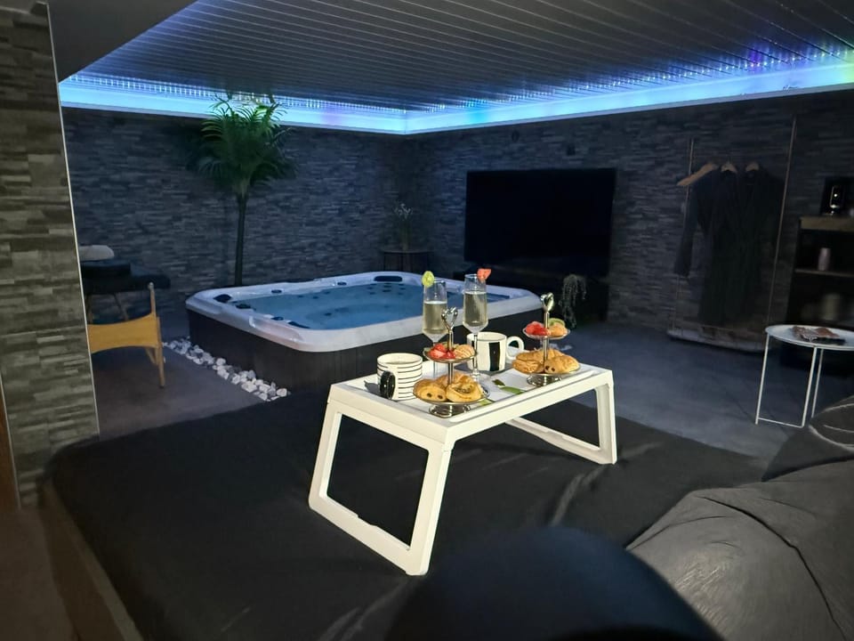 Sisters spa room House in Toulouse