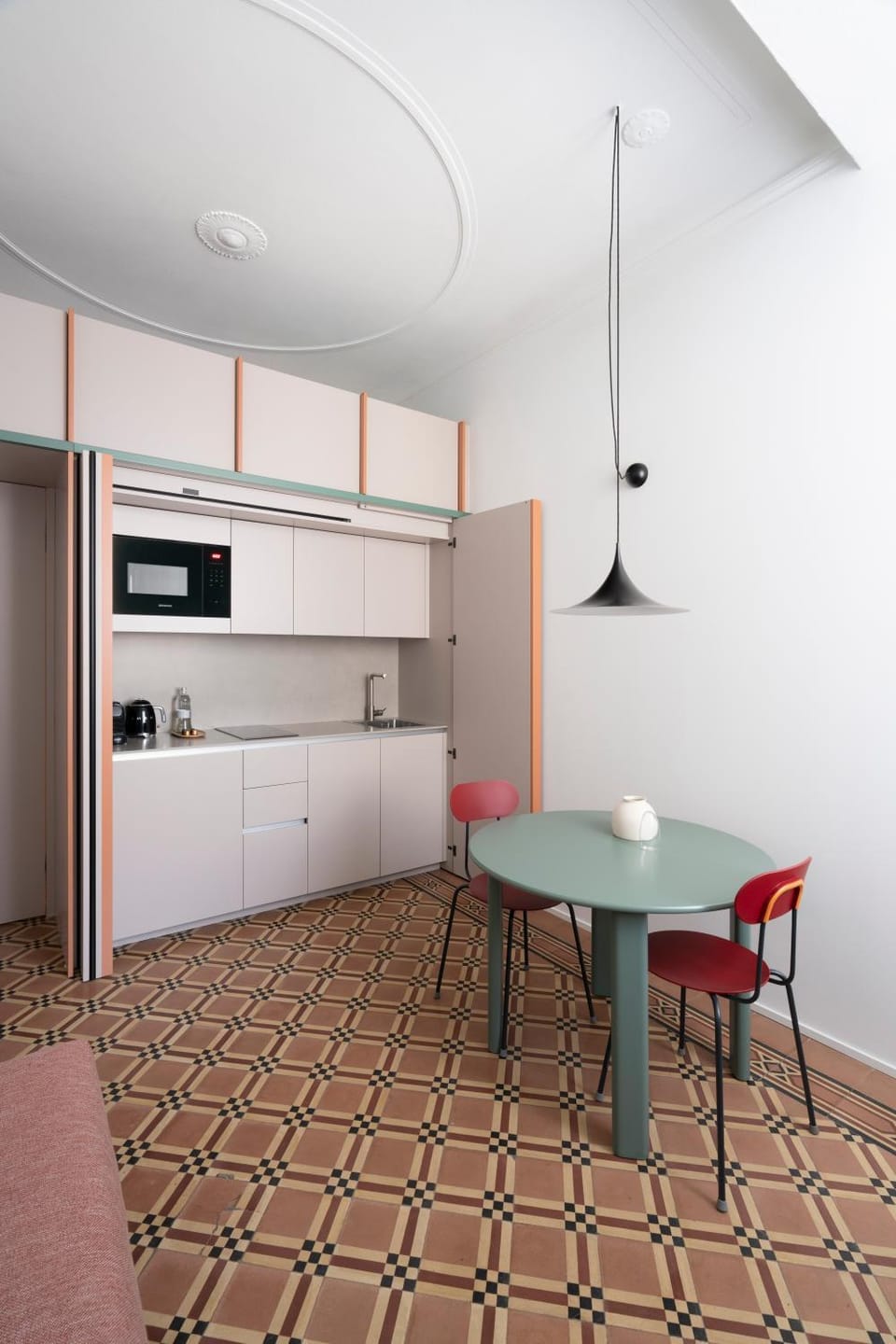 Kitchen or kitchenette, Dining area