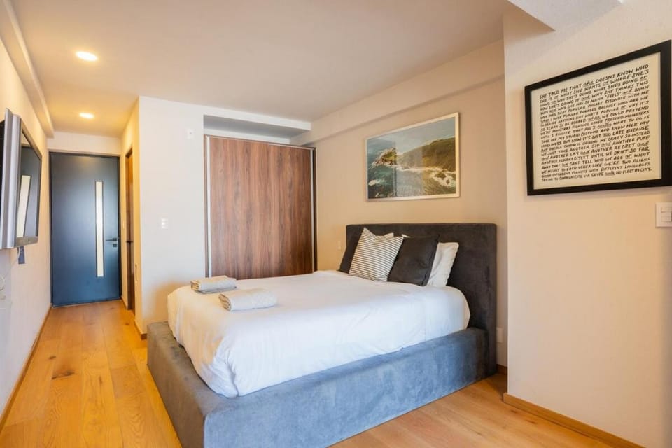 Stylish Studio with Private Balcony in Roma Norte Apartment in Mexico City