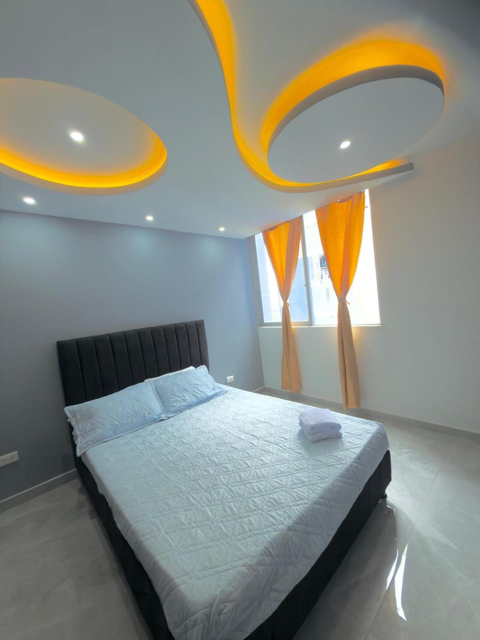 Bed, Bedroom, towels