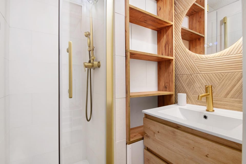 Bathroom, Living room