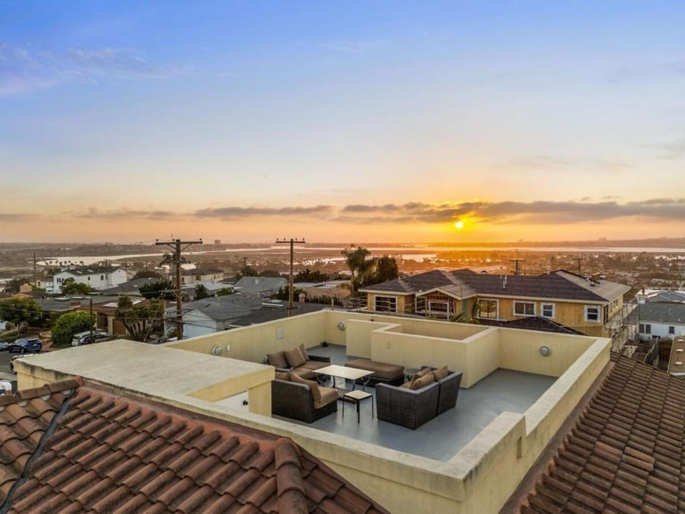 Tuscan Sands by Coastline Vacation Rentals House in San Diego