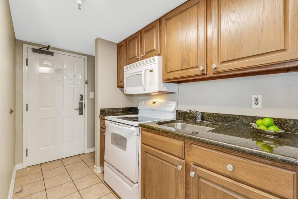 Beach Vibes at Oceanfront Studio Suite, 726 PG Apartment in Myrtle Beach