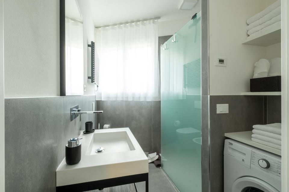 Bathroom, washing machine