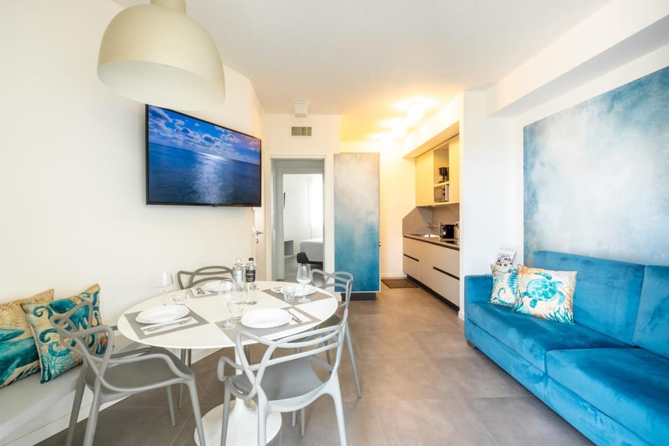 Kitchen or kitchenette, Living room, Dining area