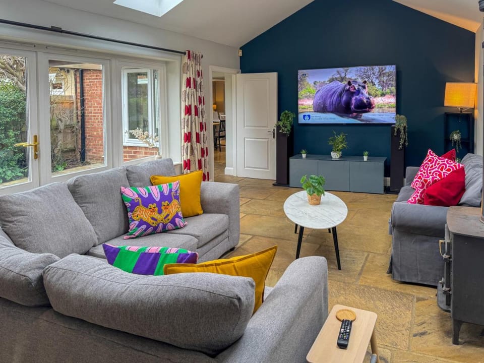 Ultimate City Home with Private Pool & Cinema Room House in Cambridge