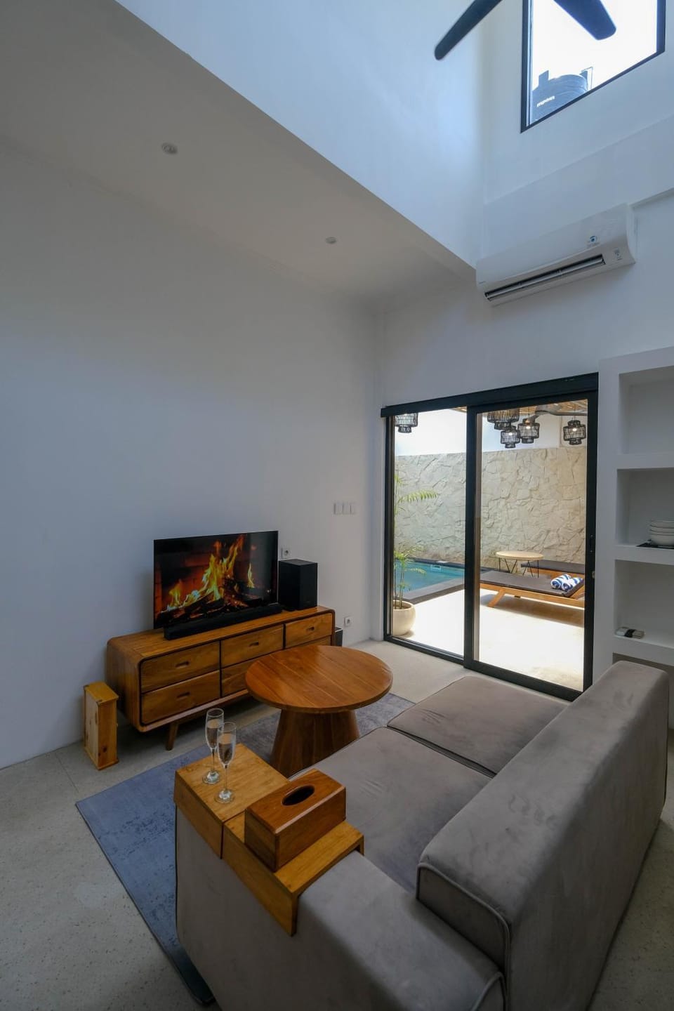 Communal lounge/ TV room, TV and multimedia, Living room, Seating area, Evening entertainment