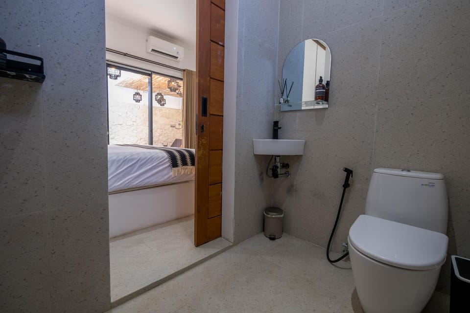 Toilet, Bathroom, bidet, towels