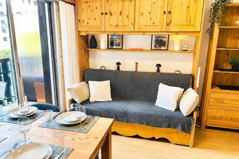 Renovated flat with Mont Blanc's view Parking Apartment in Chamonix