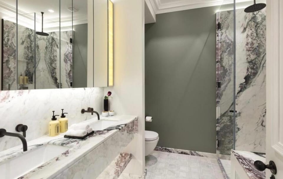Chic Downtown Flat with City Views Apartment in City of Westminster