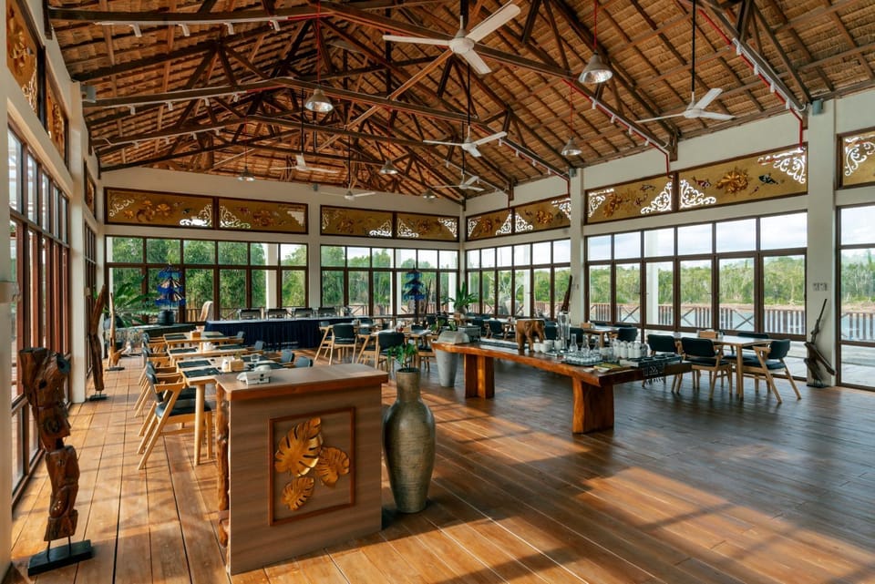 Restaurant/places to eat, Area and facilities