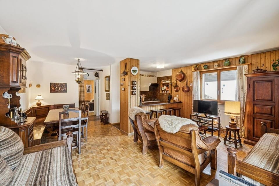 Living room, kitchen