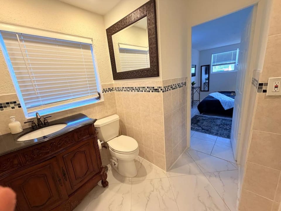 Couple Suite Private Bath Garden Private entry House in Wilton Manors