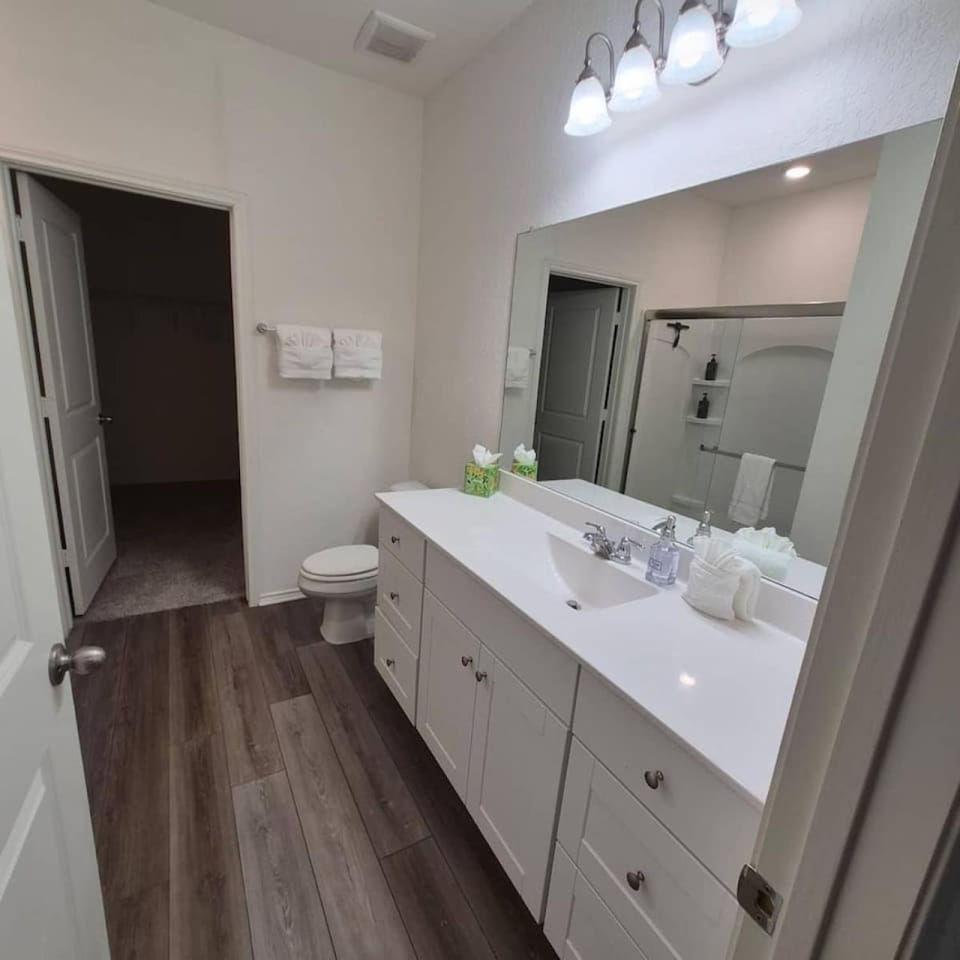 Toilet, Bathroom, towels