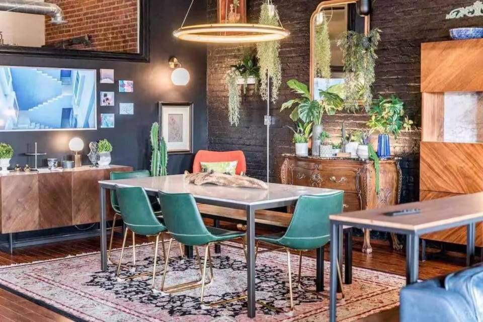 The Loft on Main, Penthouse Loft near Main Street House in Madison Heights