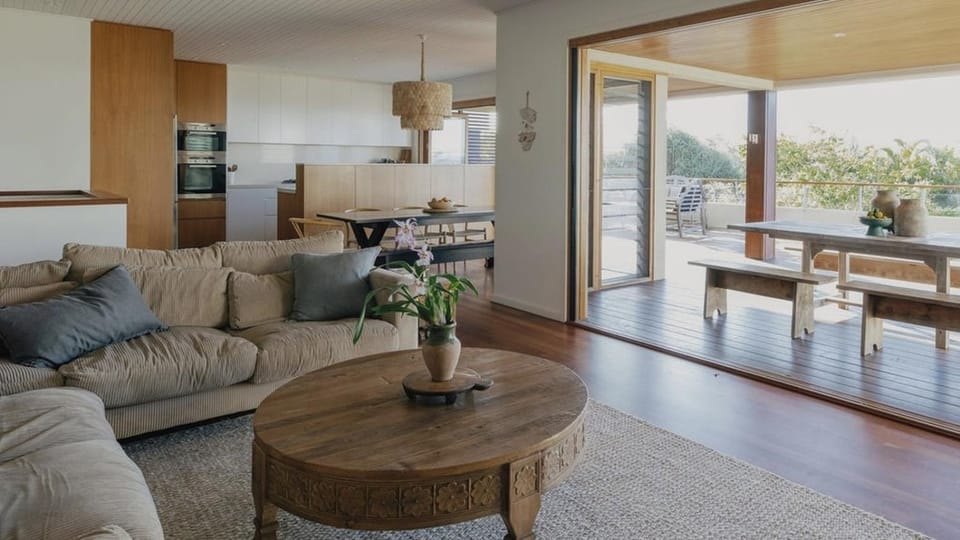 Kitchen or kitchenette, Living room, Seating area, Dining area