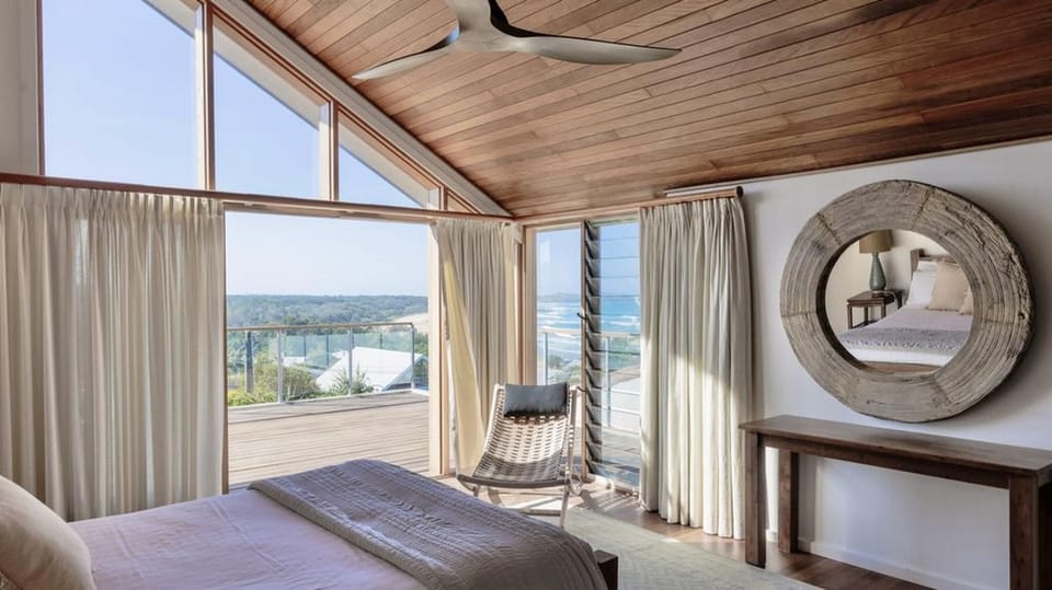 Bed, Natural landscape, Photo of the whole room, Seating area, Bedroom