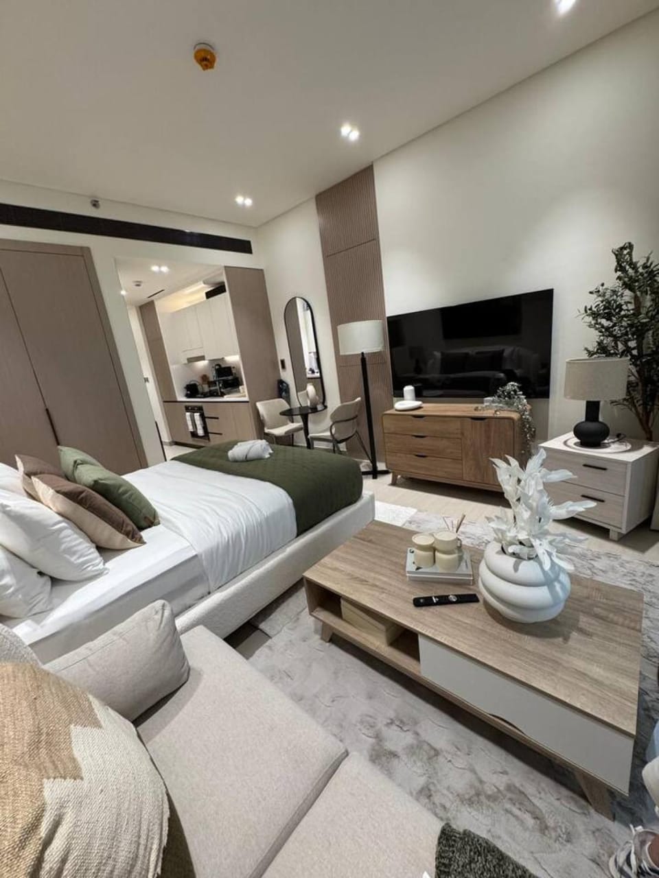 Modern and Serene Studio - JVC Apartment in Dubai