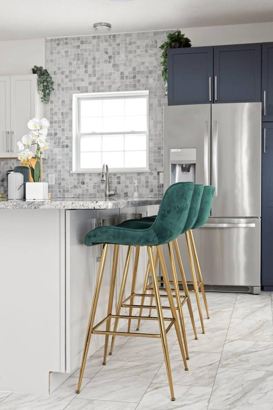 Kitchen or kitchenette, Dining area, stove