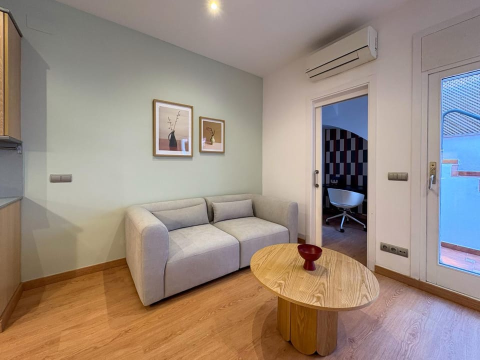 Bed, Living room, Photo of the whole room, Bedroom, air conditioner