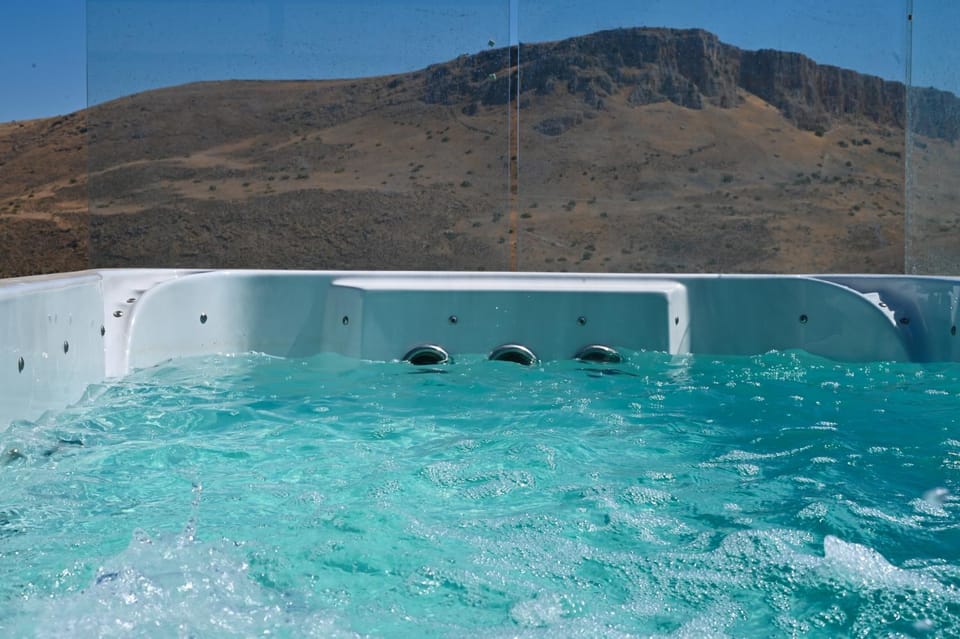 Hot Tub, Mountain view