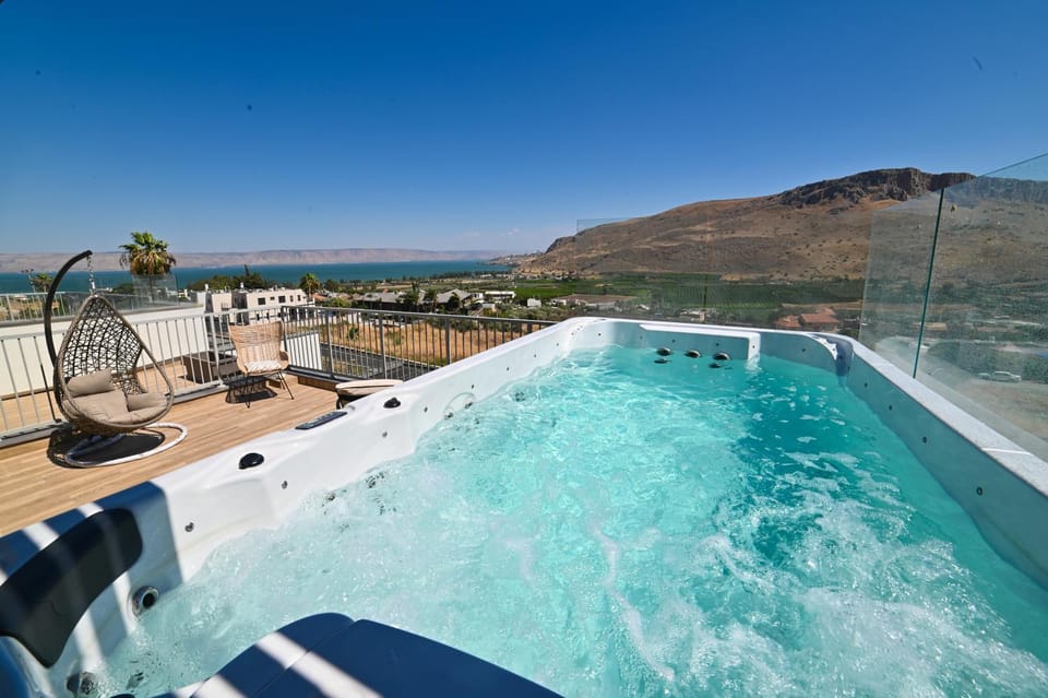 Hot Tub, Lake view