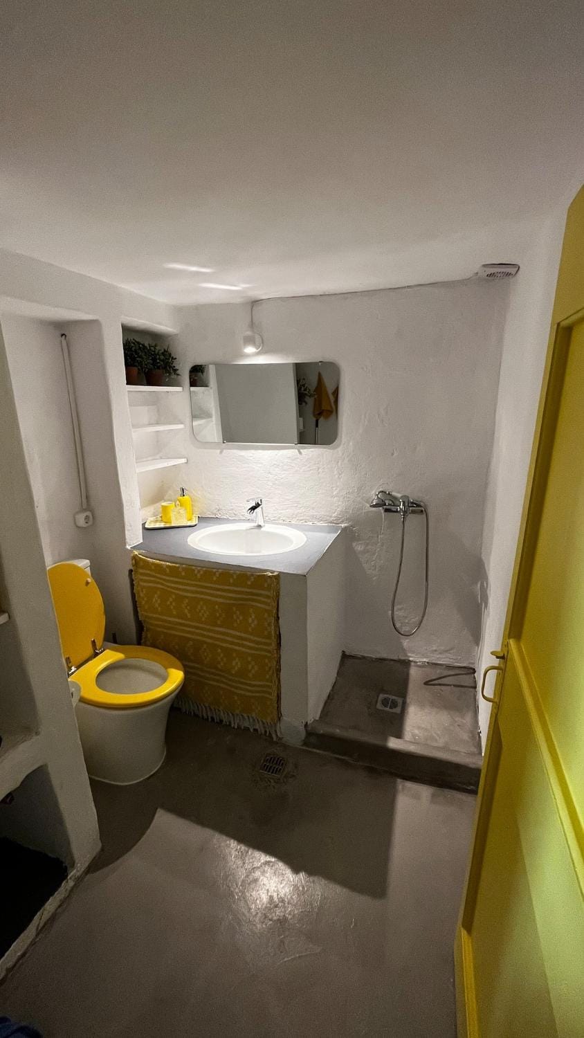Camaraki Yellow House, Chora Serifos Apartment in Milos