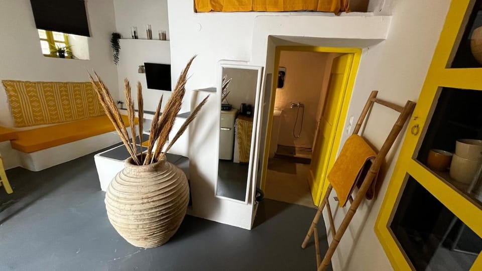 Camaraki Yellow House, Chora Serifos Apartment in Milos