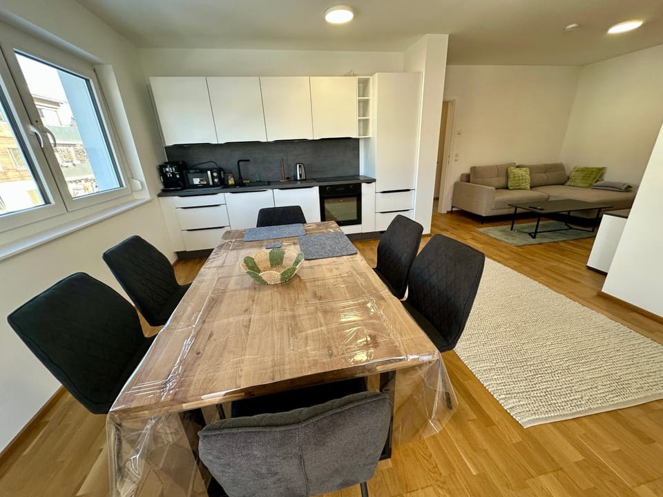 Kitchen or kitchenette, Seating area, Dining area