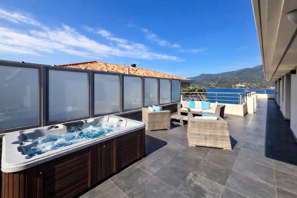 Patio, Day, Hot Tub, View (from property/room), Balcony/Terrace, Mountain view