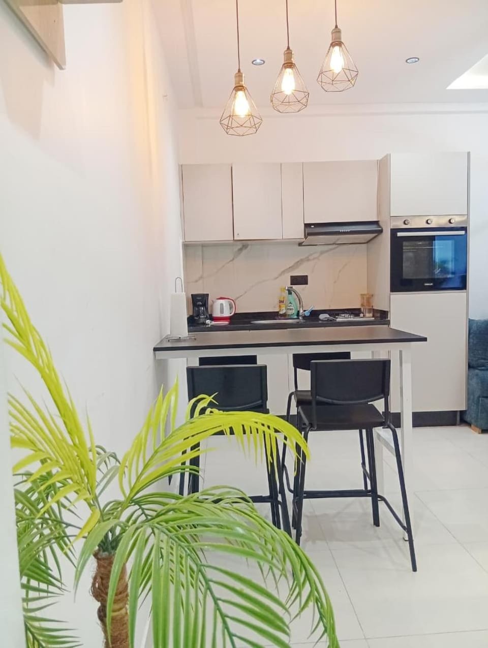 Kitchen or kitchenette, Dining area, minibar, oven, stove