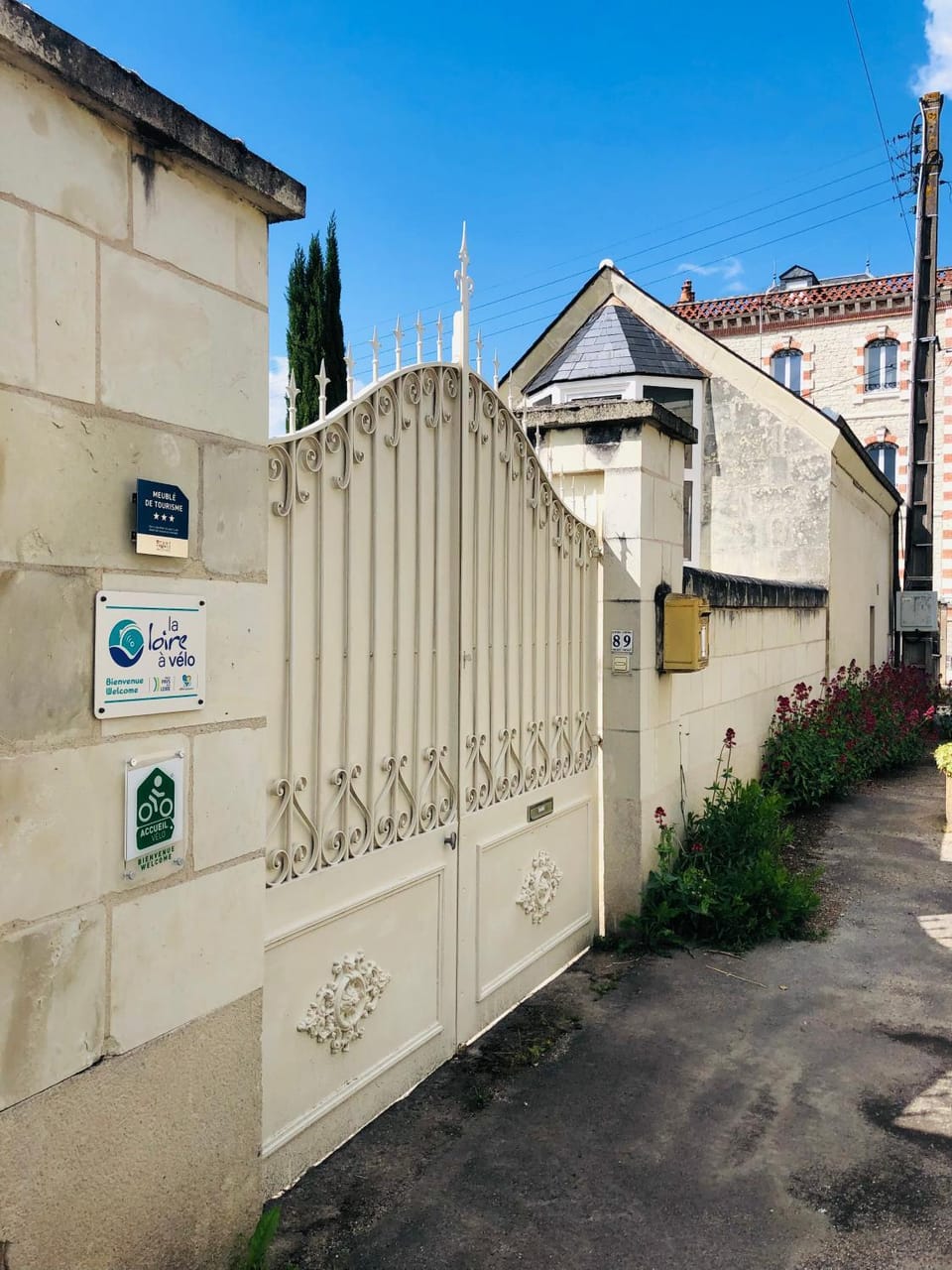 Facade/entrance