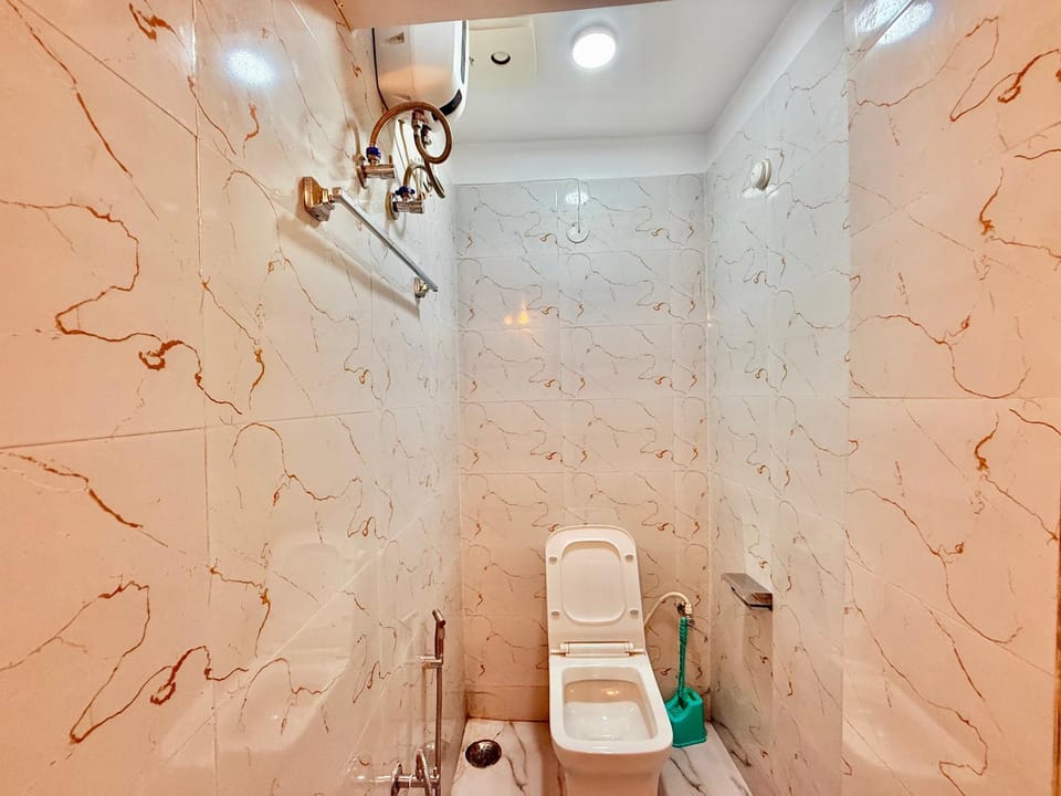 Chic 1RK Studio with Kitchen in Ballygunge Apartment in Kolkata